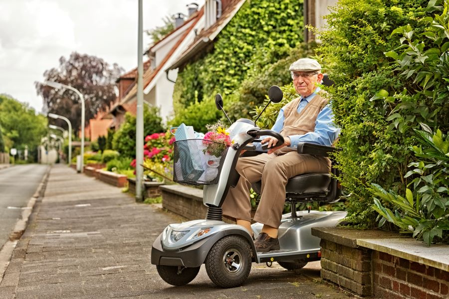 Was dürfen Seniorenmobile und E-Scooter 2025 wirklich? So sichern Sie sich Mobilität ohne böse Überraschungen in Österreich