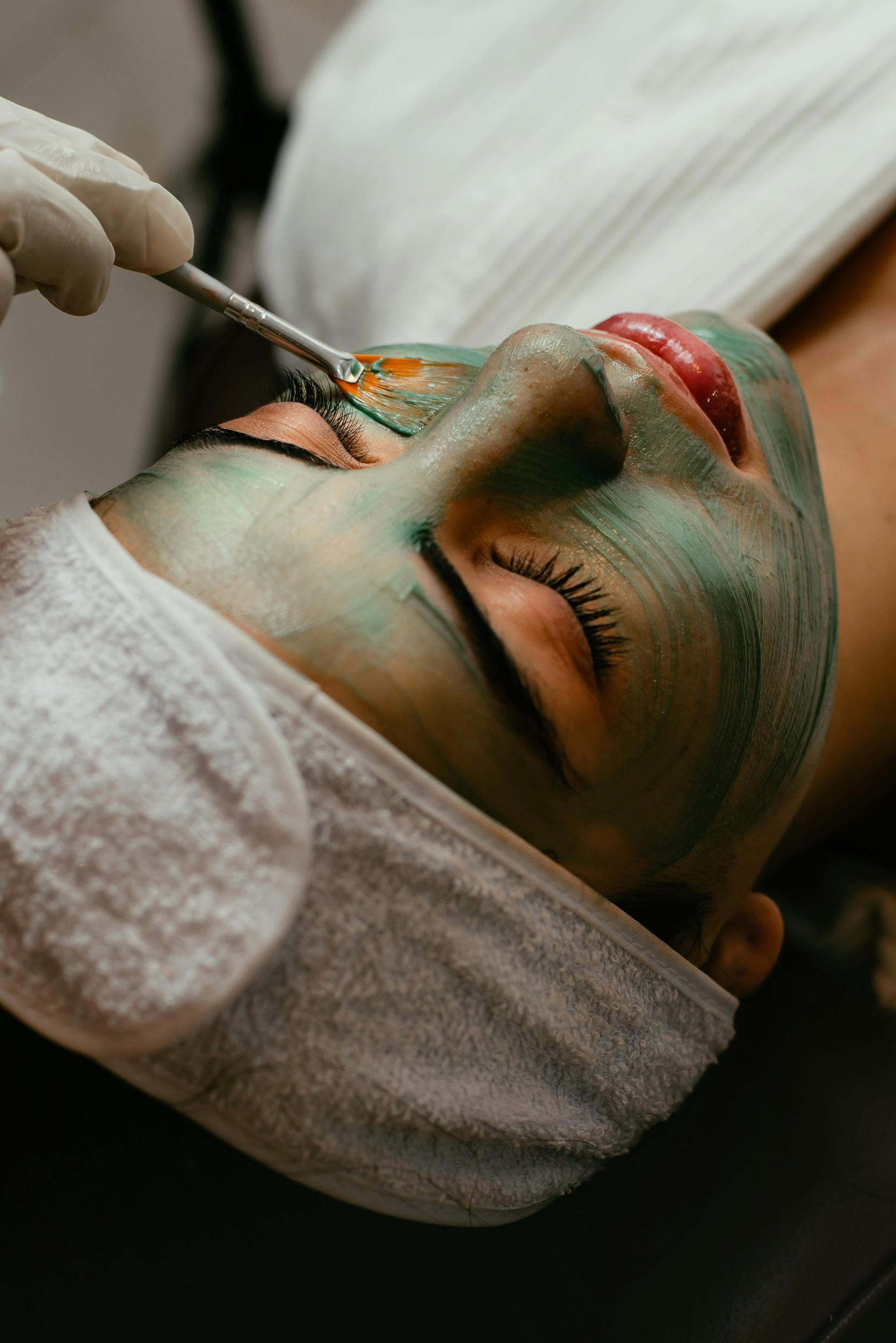 Unmasking the Power of Moisturizers: A Deep Dive into Skin Hydration