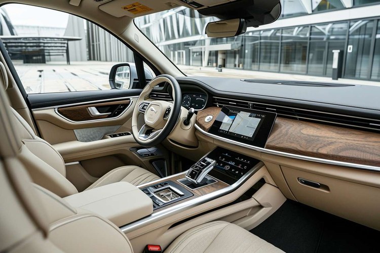 Entdecken Sie bequeme und praktische SUVs für Senioren 2025 – viele Modelle unter 25.000 Euro möglich!