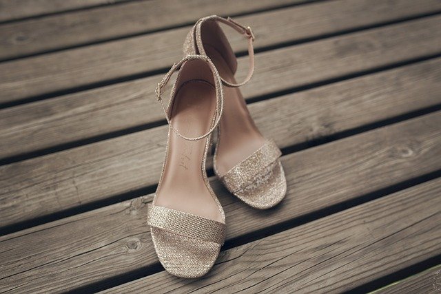 Scarpe perfette: guida pratica per donne, sandali e piedi sani