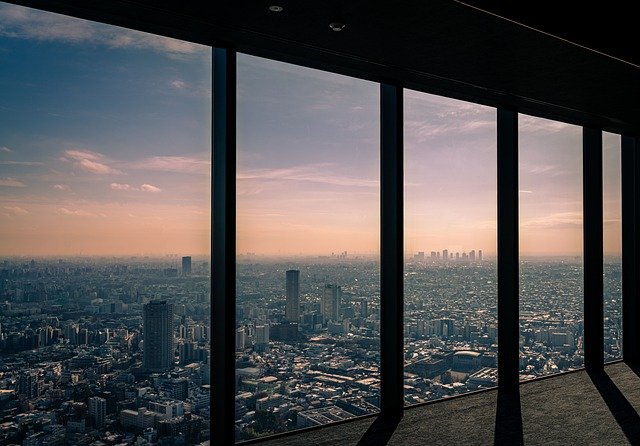 Uncharted Skyscapes: The Rise of Urban Rooftop Adventures