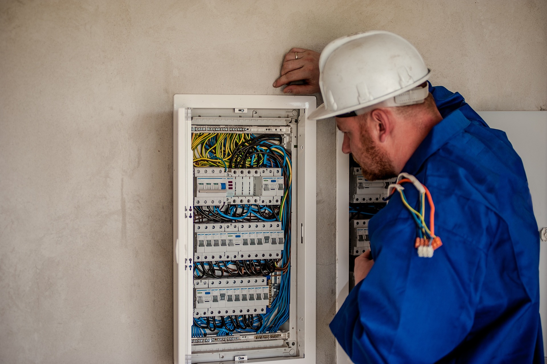Waarom kiezen zoveel mensen voor een baan als elektricien in Nederland?