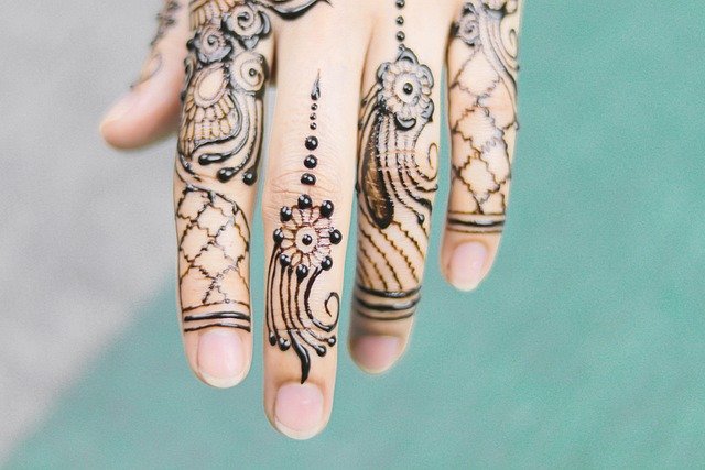 Menggali Keindahan Tradisional: Seni Tato Dayak
