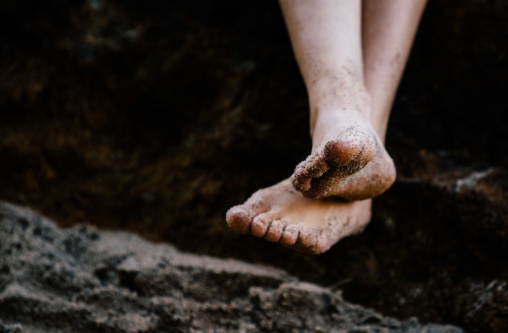 Why You Should Spend 10 Minutes Each Day Barefoot