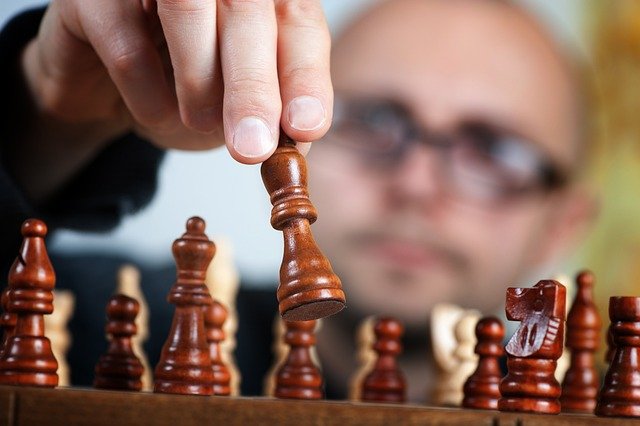 Compreendendo as Estratégias de Cartas em Jogos Populares