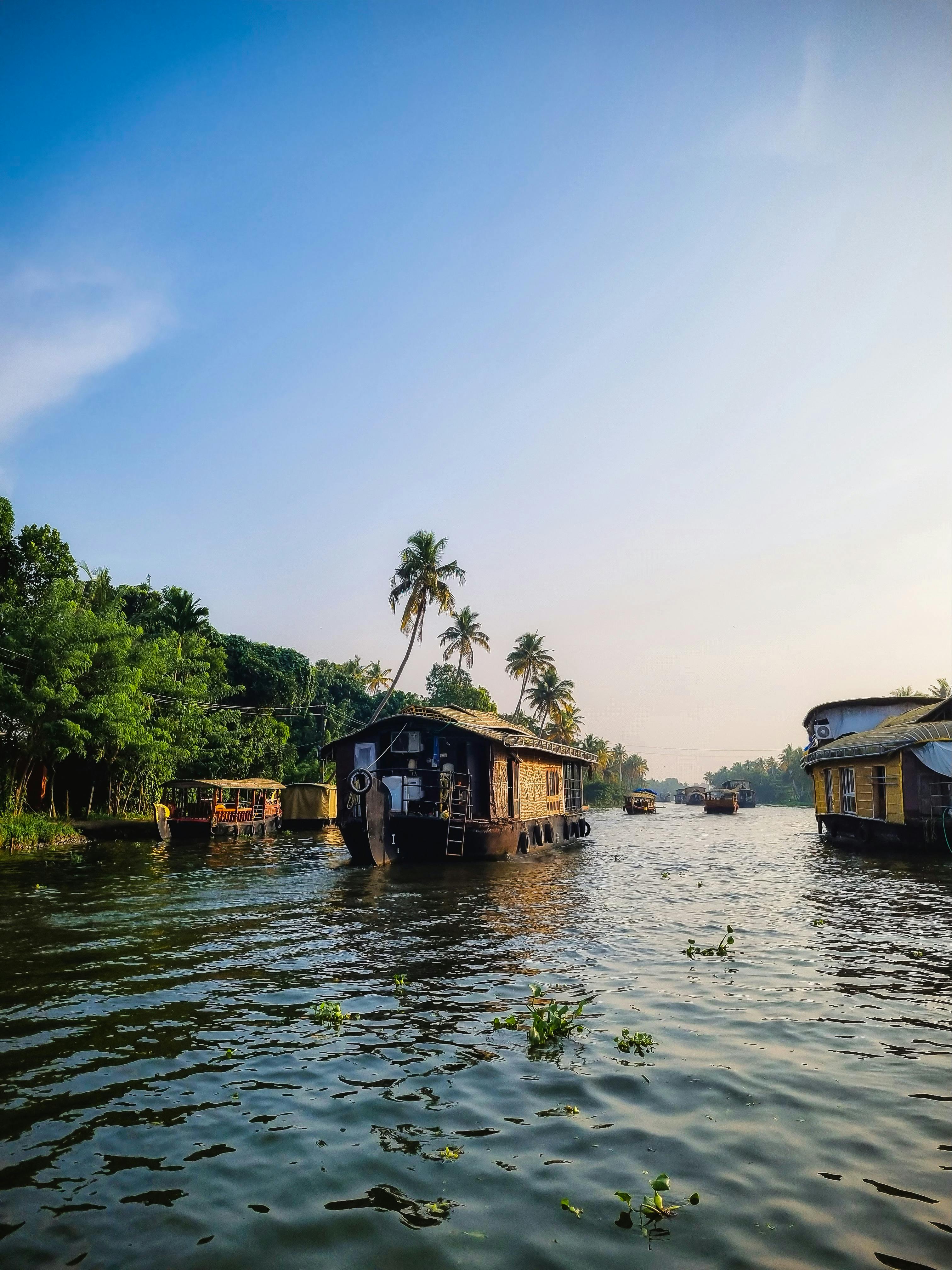 Rediscovering the Charm of Houseboat Travel: A Unique Perspective on Waterborne Wanderlust