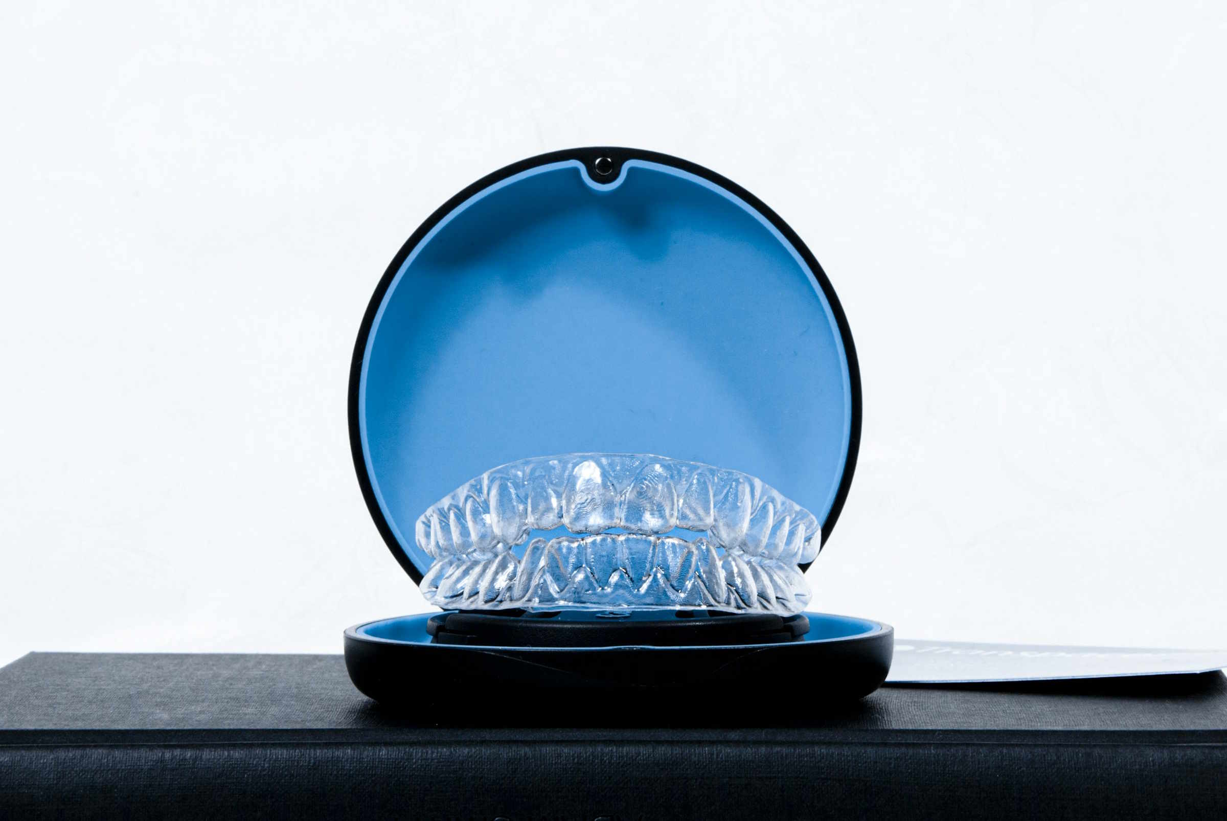 Screwless Dental Implants Compared to Traditional Implants