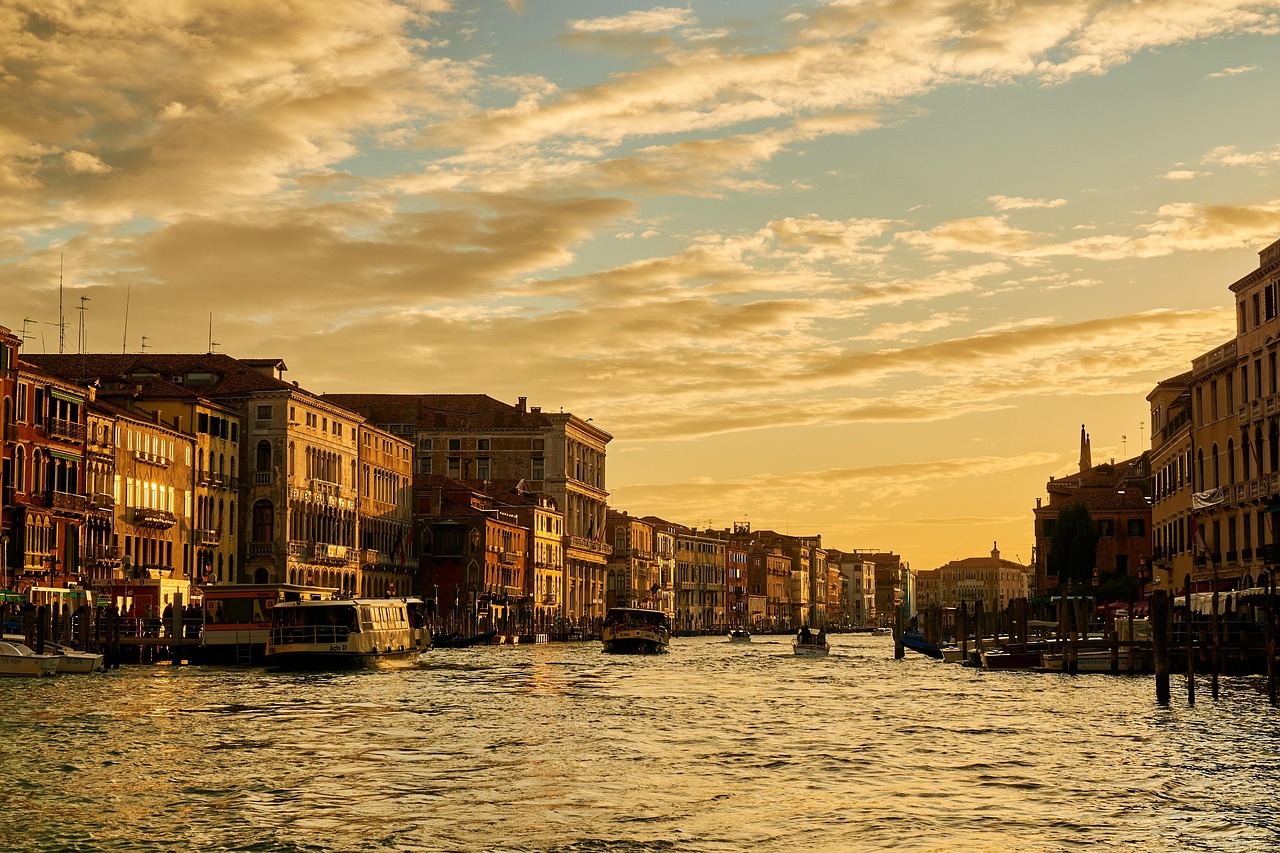 Rediscovering the Charm of Canal Cruising: A Travel Trend Resurfacing