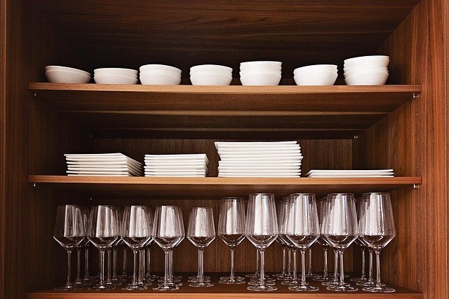 Warehouse Shopping Guide for Dinnerware Enthusiasts