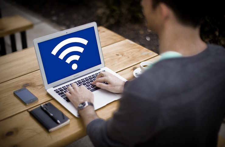 Okostelefonok és a digitális szegénység áthidalása