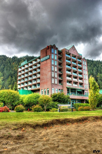 Voyages organisés pour seniors en 2025 : Séjours tout inclus, circuits pour personnes seules et promos en Corse et Espagne