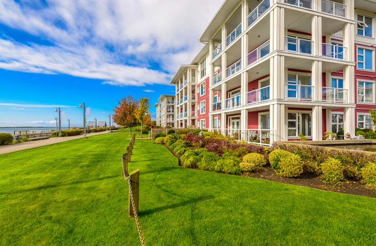 "Decoding the Appeal of Luxury Real Estate: A Closer Look at High-End Property Investments"