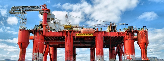 Estruturas de Perfuração de Petróleo Marítimo
